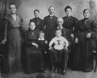 Martin Tobi mit Familie um 1906