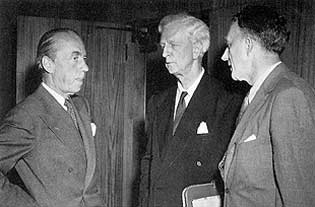 Before the Security Council’s final debate in July 1948 on an order for an indefinite cease-fire in Palestine.Folke Bernadotte, UN mediator for Palestine, left, James G. McDonald, center, special US representative to Israel, and Dr. Philip C. Jessup, who presented the US resolution. Photo: Pressens bild.