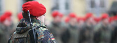 Merkel: Terrorabwehr durch Soldaten. Quelle: ap