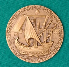 Medalha comemorativa da inaugurao das novas instalaes - lvaro de Bre - 1962.
