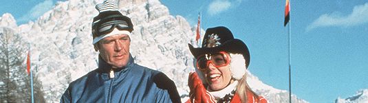 James Bond mit Bibi beim Skifahren in Cortina (Bild: ARD/DEGETO)