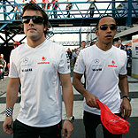 Lewis Hamilton (R) und Fernando Alonso. Quelle: ap