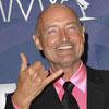 Terry O'Quinn celebrates his best supporting actor (drama) win for 'Lost.'