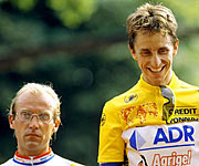 Bezeichnend: Der geschlagene Fignon und der triumphierende LeMond. ; Rechte: Witters