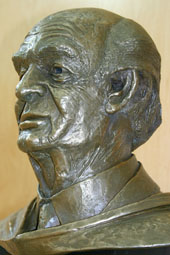 Bust of Linus Pauling