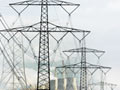 Montage: Strommasten und Kohlekraftwerk; Rechte: WDR, ddp [M] Bsel