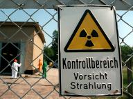 Schild warnt vor radioaktiver Strahlung  picture-alliance/dpa 