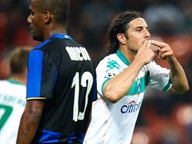 Claudio Pizarro jubelt ber sein Tor bei Inter Mailand.  AP 