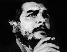 El Che Guevara fumado un puro