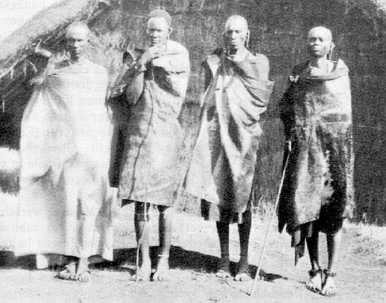 Aeltere Masai-Mnner.