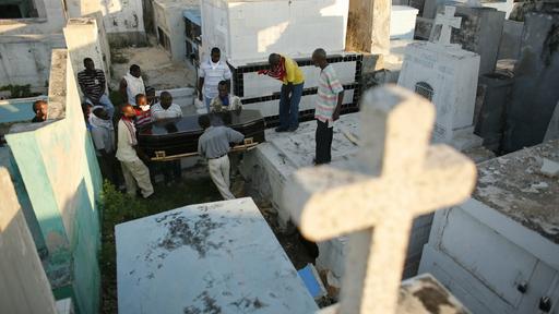 Beerdigung auf einem Friedhof in Port-au-Prince (Foto: REUTERS)