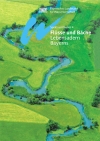 Die Titelseite zeigt die Luftaufnahme von einem Bach, der sich durch eine sommerlich grüne Landschaft schlängelt.