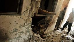 Spurensuche am Tatort: Nach dem berfall auf das Hotel Mona in Mogadischu. (Foto: AFP)