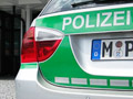 Polizeiauto vor einem Gebude | Bild: dpa/picture-alliance