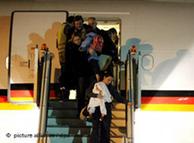 بازگشت گروهی از شهروندان آلمانی. هنوز ۶۵۰ شهروند اروپا انتظار خروج از لیبی را می‌‌کشند