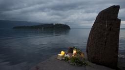 Stilles Gedenken an die Opfer des Anschlags auf der norwegischen Insel Utöya (Foto: AFP)