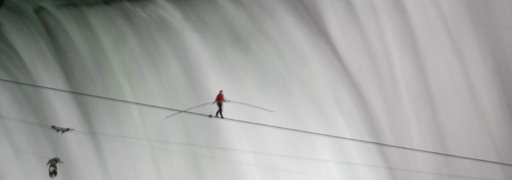 Nik Wallender bei der Überquerung Niagarafälle  (Foto: REUTERS)