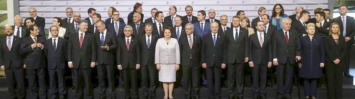 Klassenfoto EU-Gipfel Riga | Bildquelle: REUTERS