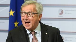 "Hallo, Diktator!" - Junckers schräge Begrüßungs-Show in Riga