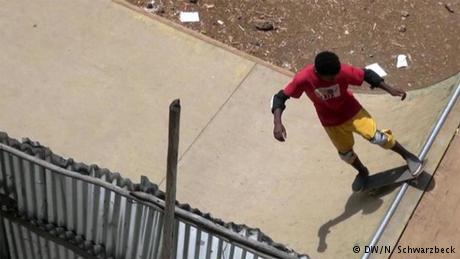 Videostill vom DW Beitrag über Skater in Äthiopien. (Foto: Nadina Schwarzbeck / DW)