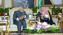 Riad Indiens Premierminister Narendra Modi in Saudi Arabien bei Prinz aisal bin Bandar bin Abdulaziz